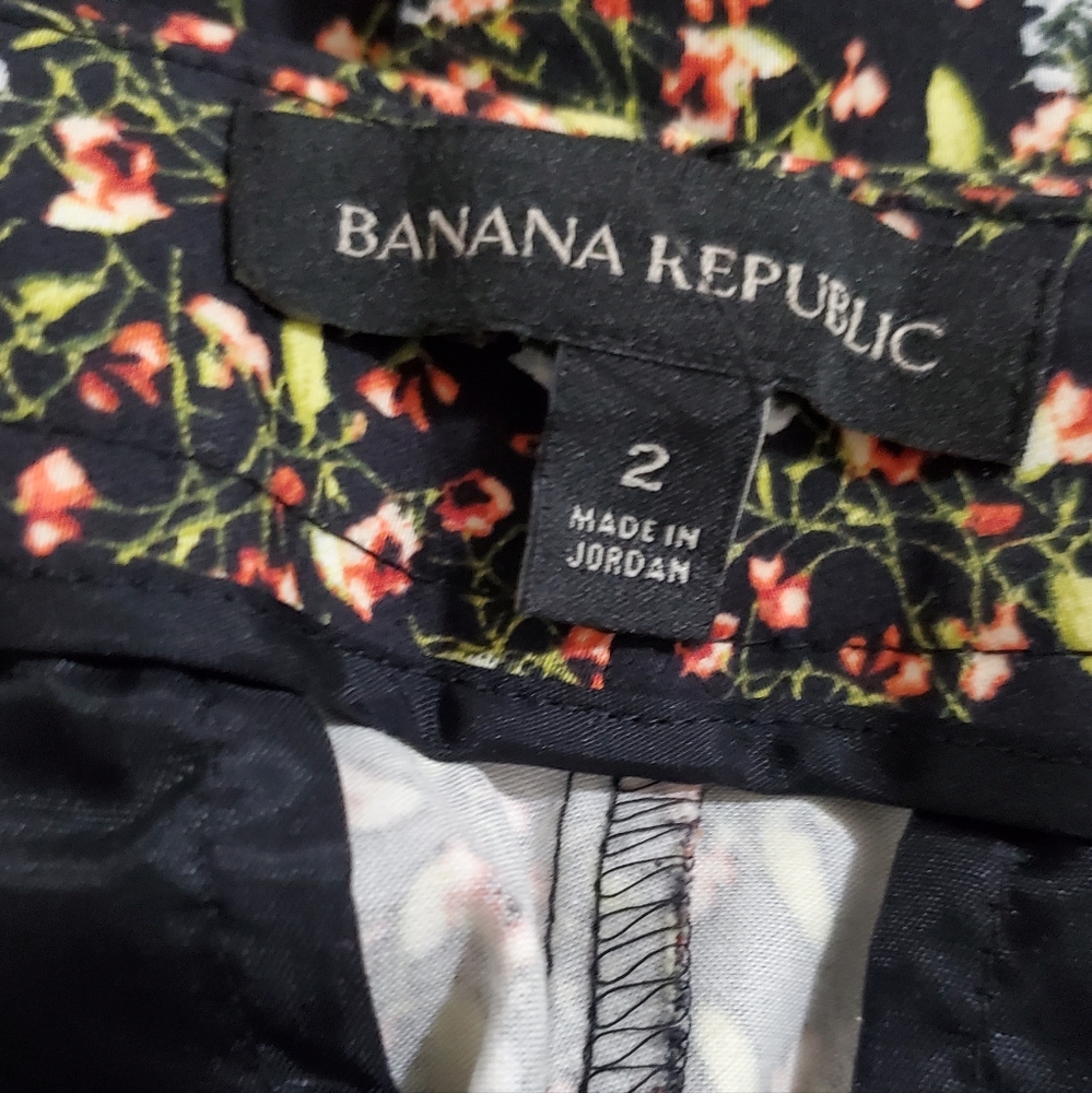 Floral Patterned Shorts - Picture 3 of 9